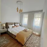 Uno Blue Апартаменти *